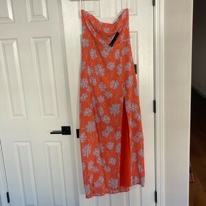 Lulu’s dress with a slit long